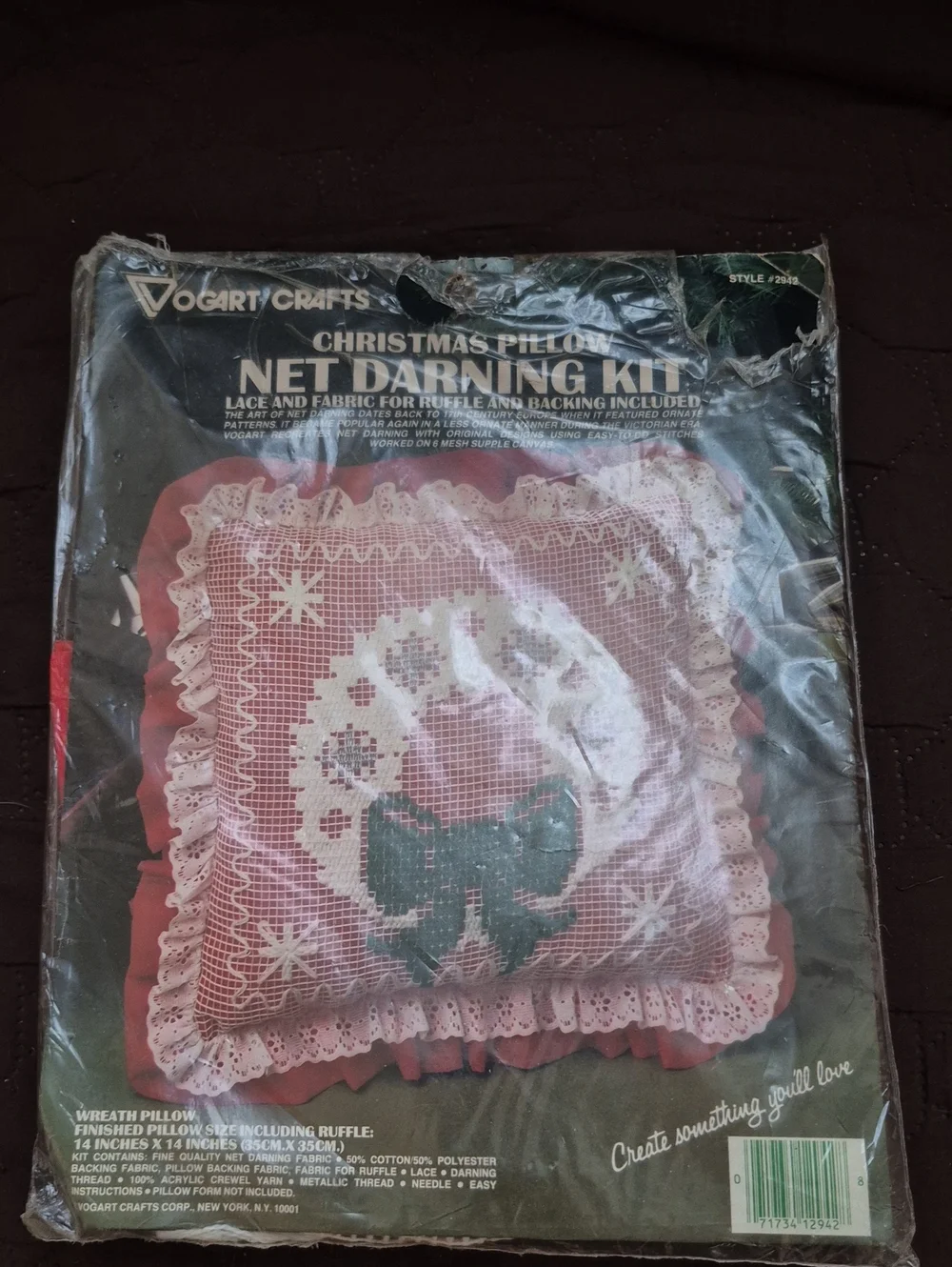 Vogart Wreath CHRISTMAS PILLOW Net Darning Kit Lace Craft Edged New Old Stock